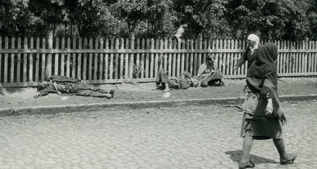 Verhungernde Bauern auf einer Straße in Charkiw 1933