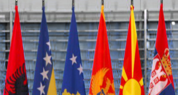 Flaggen der Beitrittskandidaten des westlichen Balkan