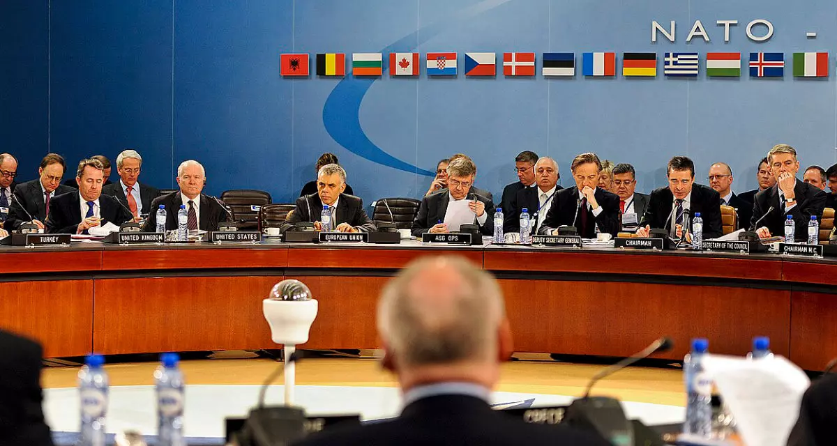Treffen der NATO-Verteidigungsminister am 10. März 2011 in Brüssel | Wikipedia | Cherie Cullen, DoD