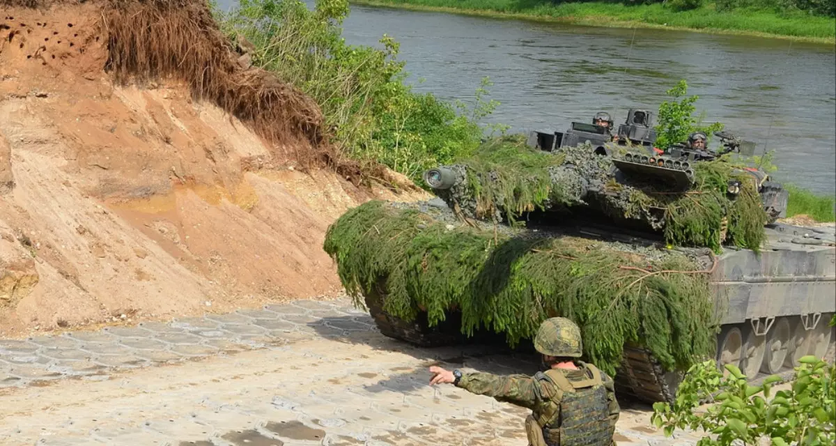 Kampfpanzer Leopard 2 an der litauisch-polnischen Grenze während der NATO-Übung Iron Wolf im Juni 2017 | Wikipedia | U.S. Army photo by Sgt. Shiloh Capers | gemeinfrei