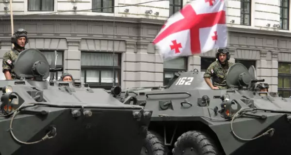 Georgian army BTR-80s. Foto: Paata Vardanashvili, Wikimedia, CC BY 2.0