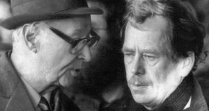 Alexander Dubcek, Vaclav Havel, 17. November 1989. Foto: Levan Ramishvili, flickr, public domain