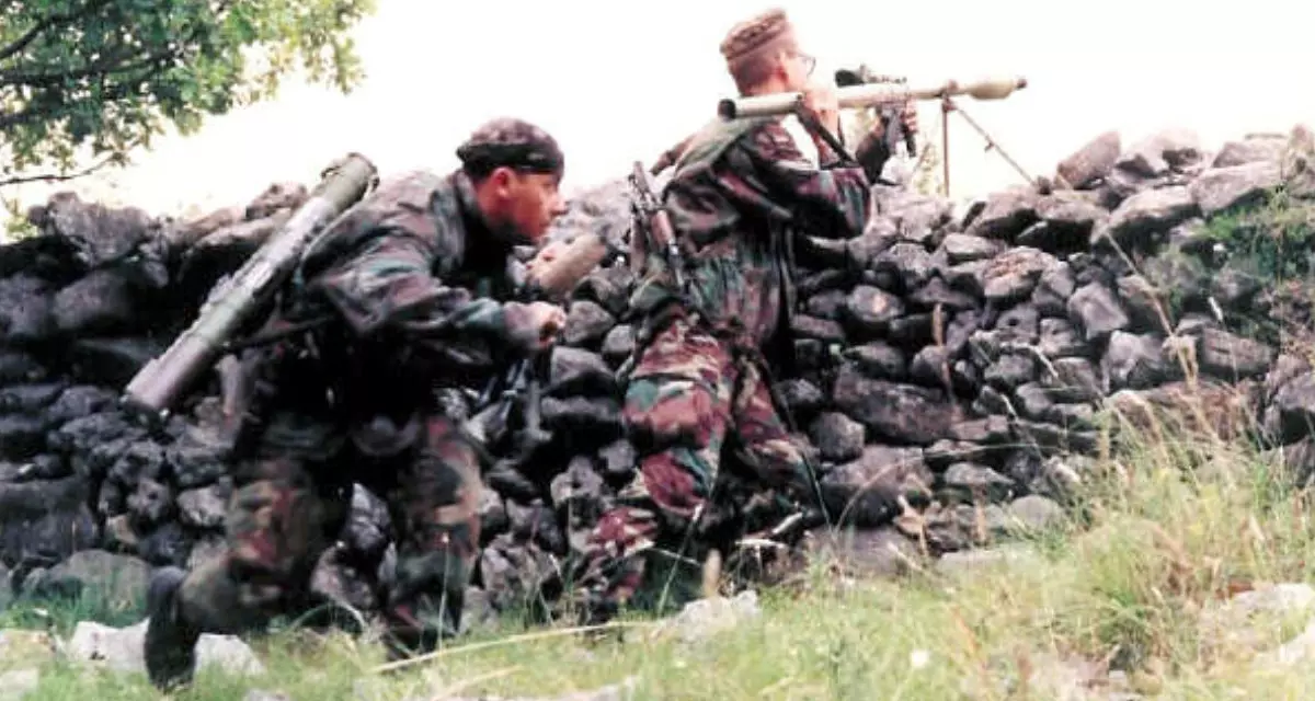 Kroatische Soldaten im Gefecht. Foto: Jack Nico, Wikipedia, gemeinfrei 