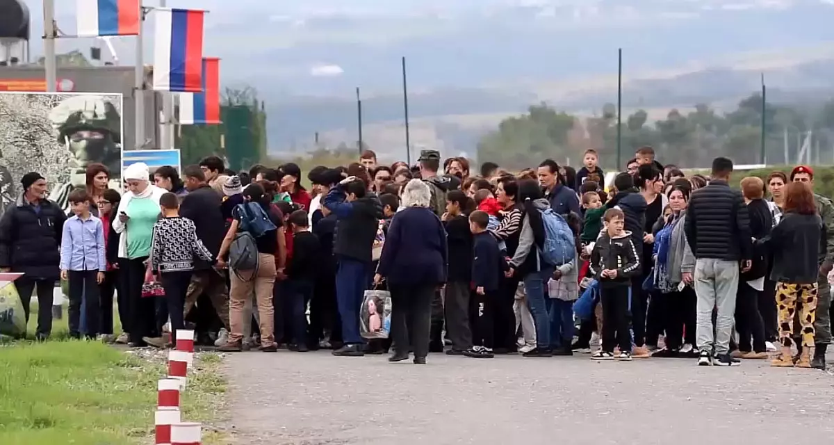 Ethnische Armenier aus Berg-Karabach wurden aufgrund von Angriffen der Streitkräfte Aserbaidschans aus ihren Häusern evakuiert, September 2023 | Wikipedia | Mil.ru | CC BY 4.0