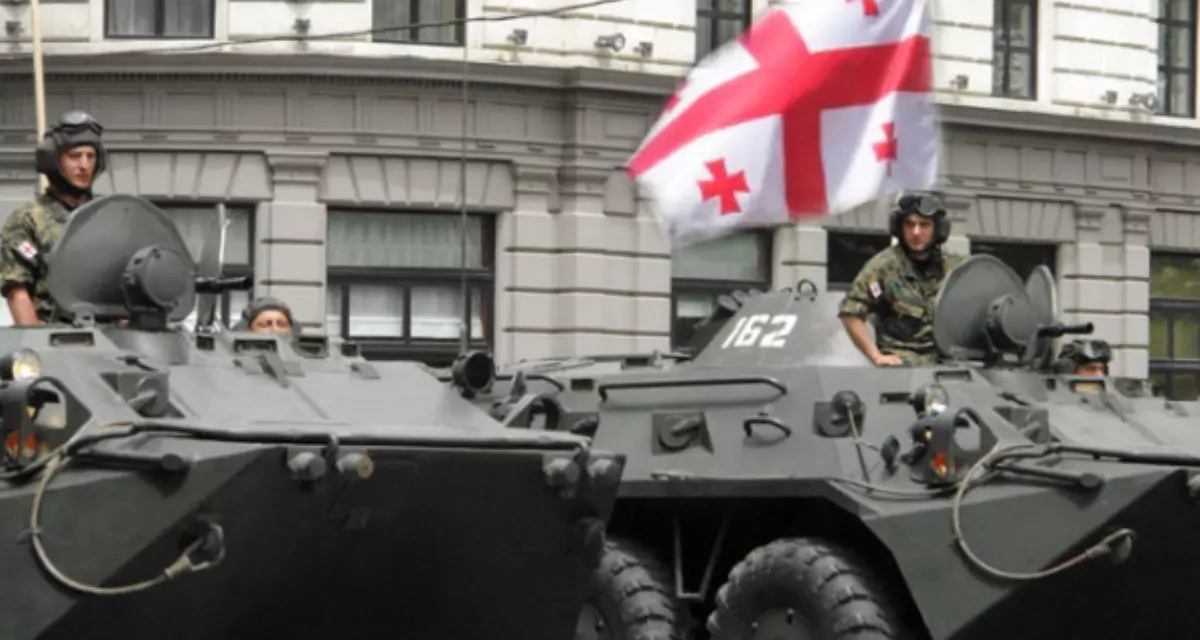 Georgian army BTR-80s. Foto: Paata Vardanashvili, Wikimedia, CC BY 2.0