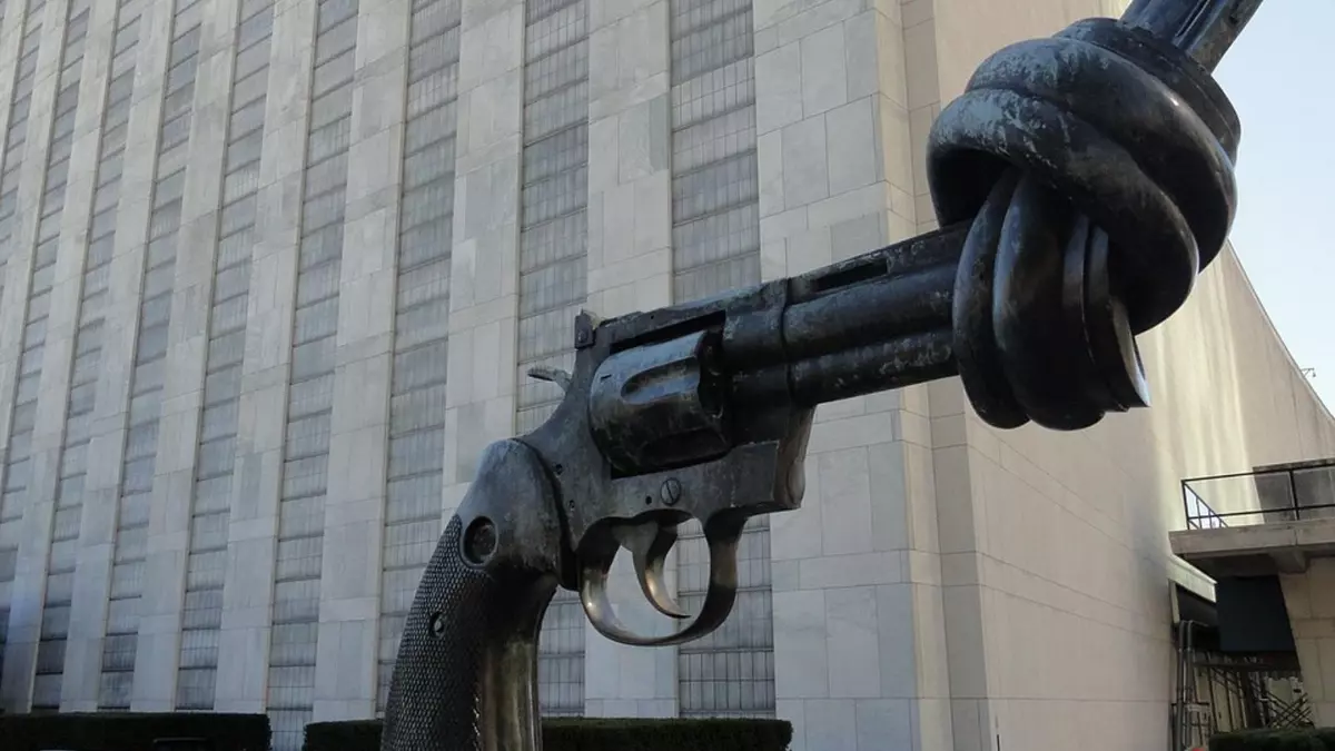 Friedensdenkmal vor dem UN-Gebäude in New York, Foto: Pixabay | SAED
