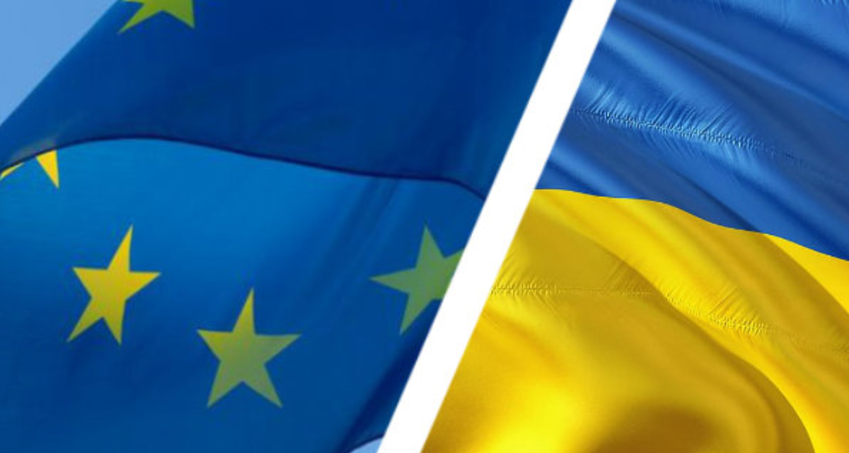 Flaggen EU und Ukraine / Collage LpB BW 