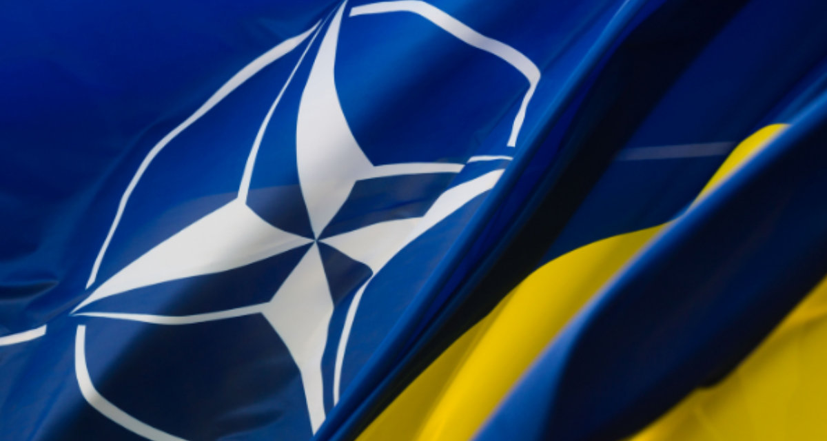 Flaggen der NATO und der Ukraine. Foto: President.gov.ua, Wikimedia, CC BY 4.0 