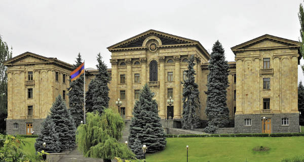 Parlamentsgebäude in Eriwan. Foto: Marcin Konsek, Wikimedia, CC BY-SA 4.0