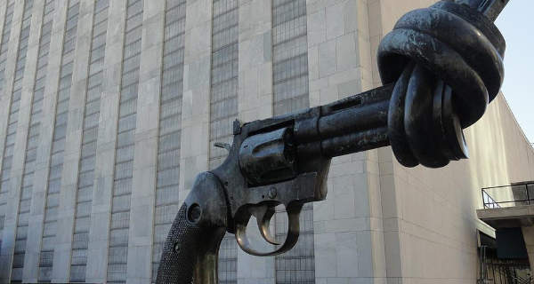 Friedensdenkmal vor dem UN-Gebäude in New York, Foto: Pixabay | SAED