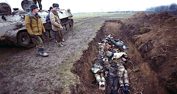 Massengrab in Tschetschenien (Februar 2000)